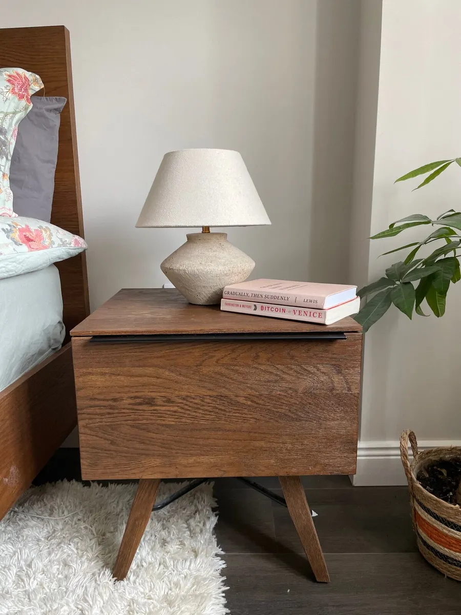 Bed frame and bedside lockers - Image 3