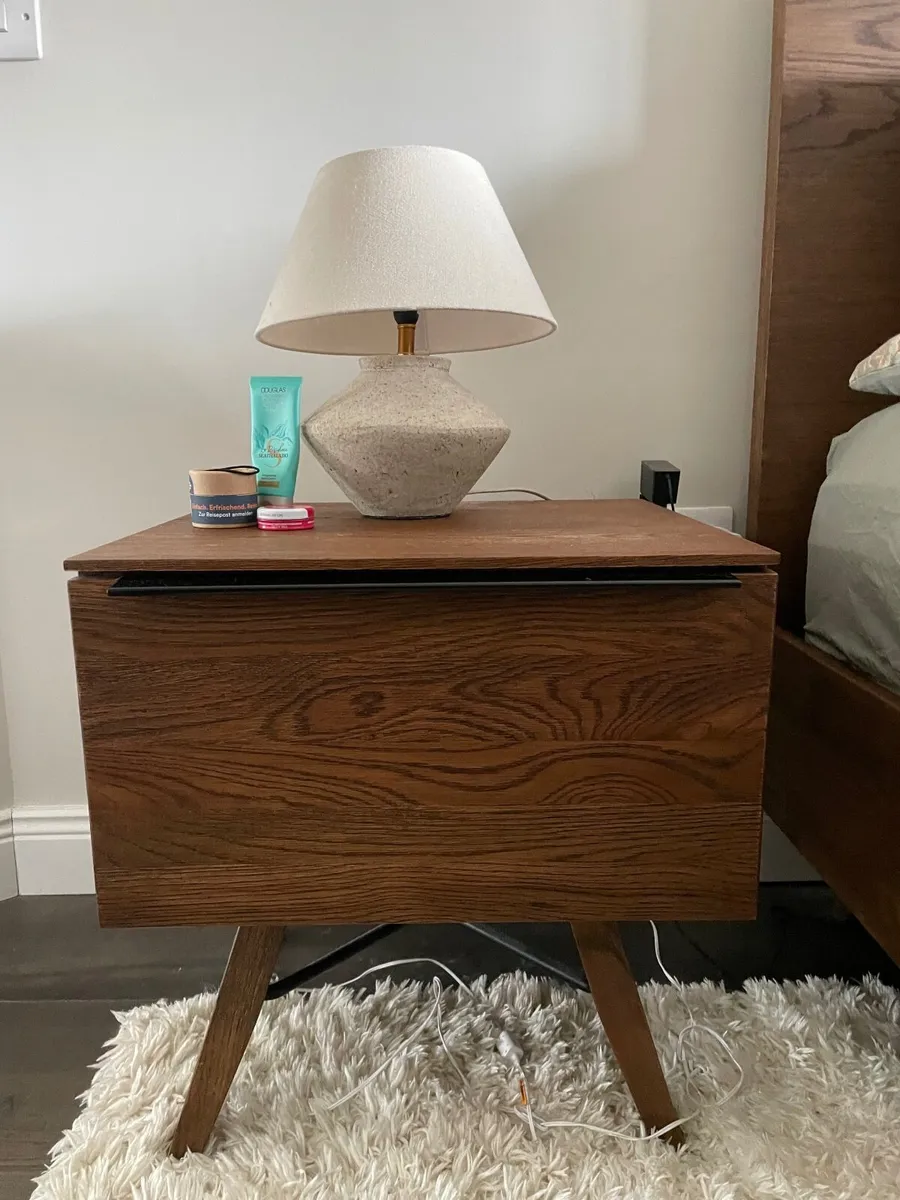 Bed frame and bedside lockers - Image 4