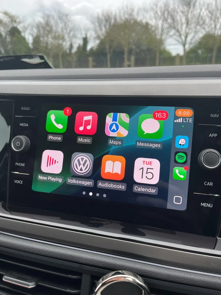 Volkswagen polo highline auto low kms //2019 - Image 2