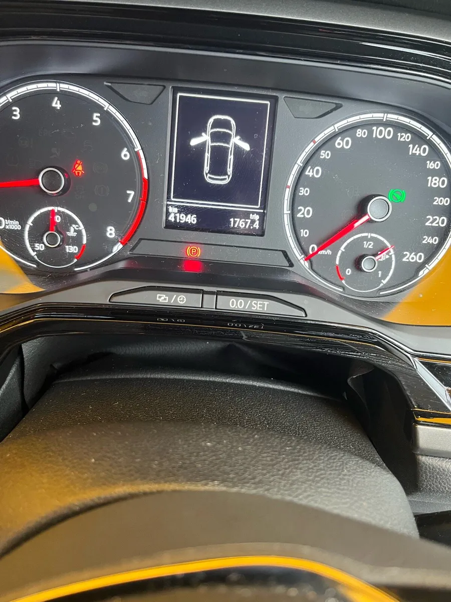 Volkswagen polo highline auto low kms //2019 - Image 4