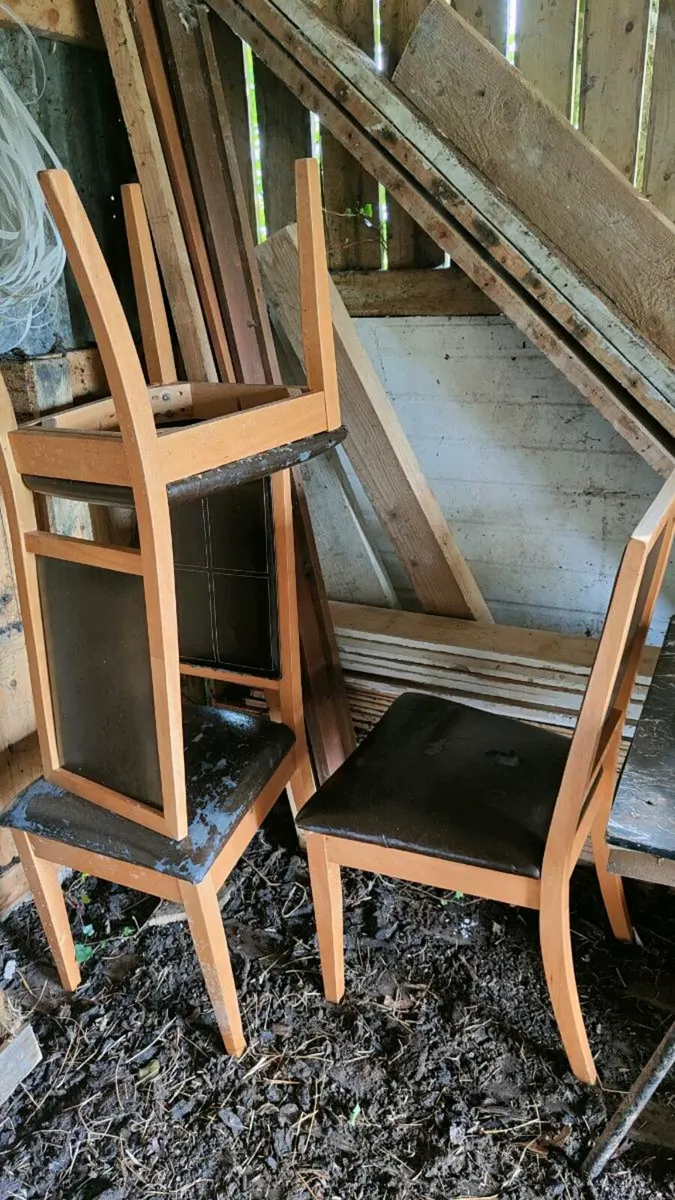 Table and Chairs - Image 3