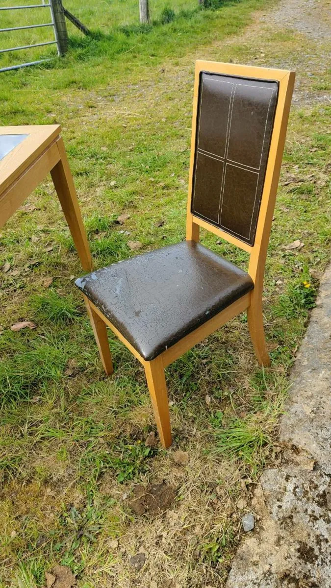 Table and Chairs - Image 4