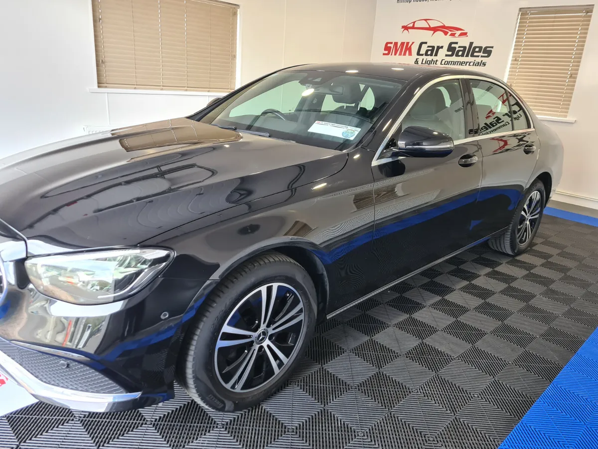 Mercedes-Benz E-Class 2022 - Image 2