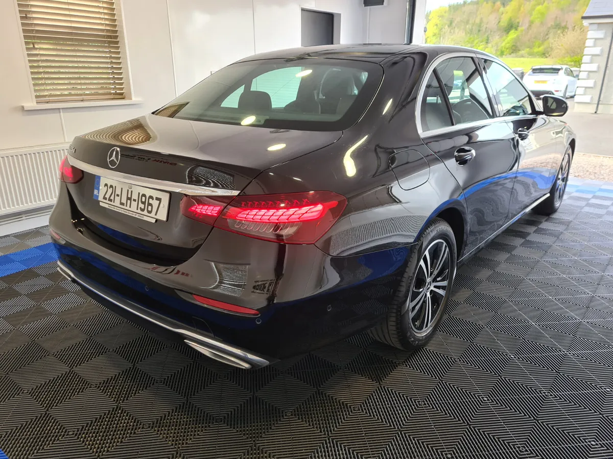 Mercedes-Benz E-Class 2022 - Image 4