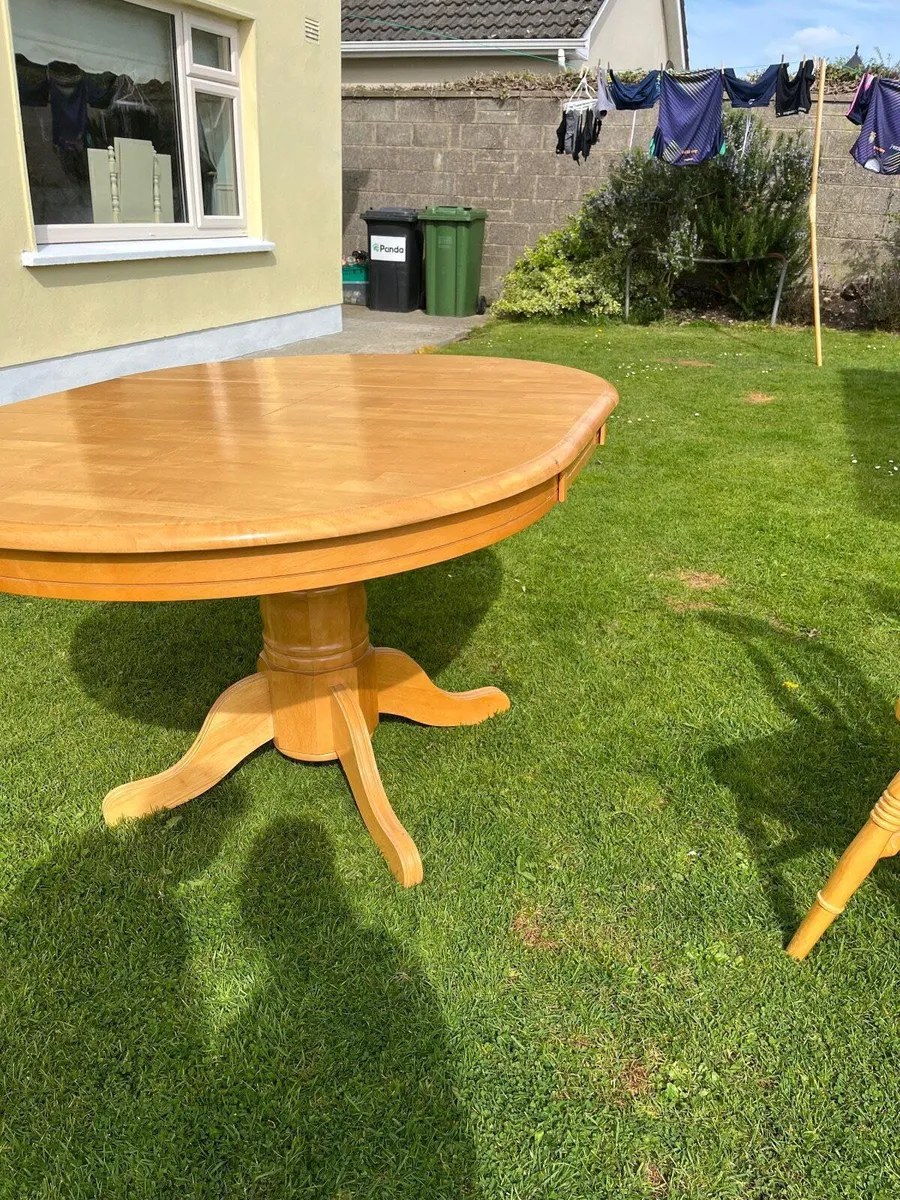 Table and Chairs - Image 4