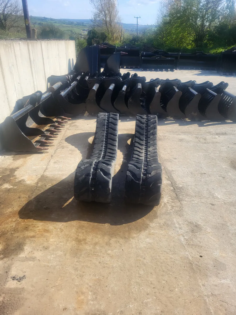 KUBOTA  3 TON RUBBER TRACKS - Image 1