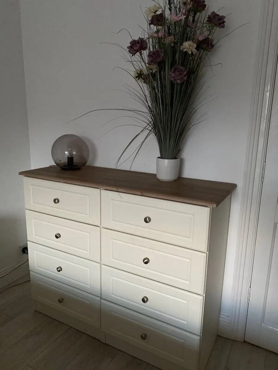 Bedroom chest of drawers - Image 1