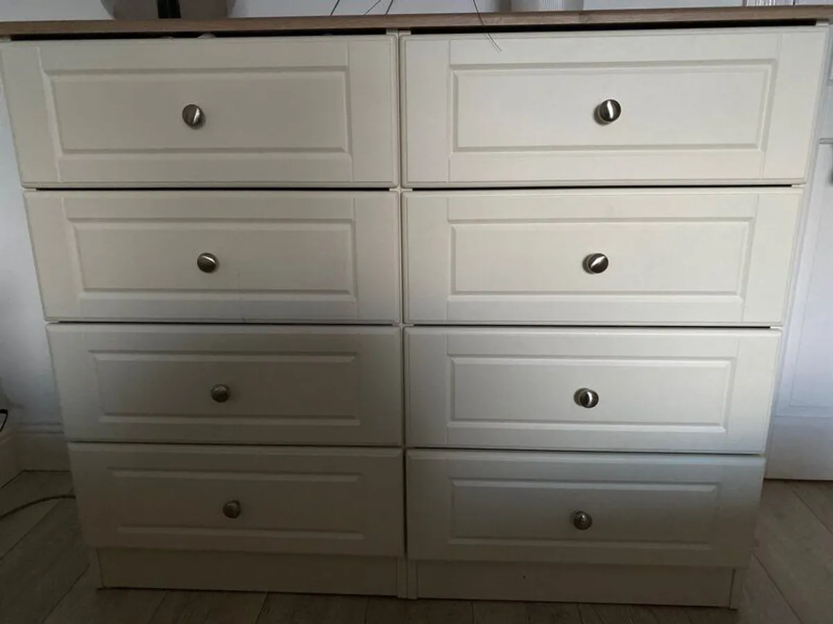 Bedroom chest of drawers - Image 2