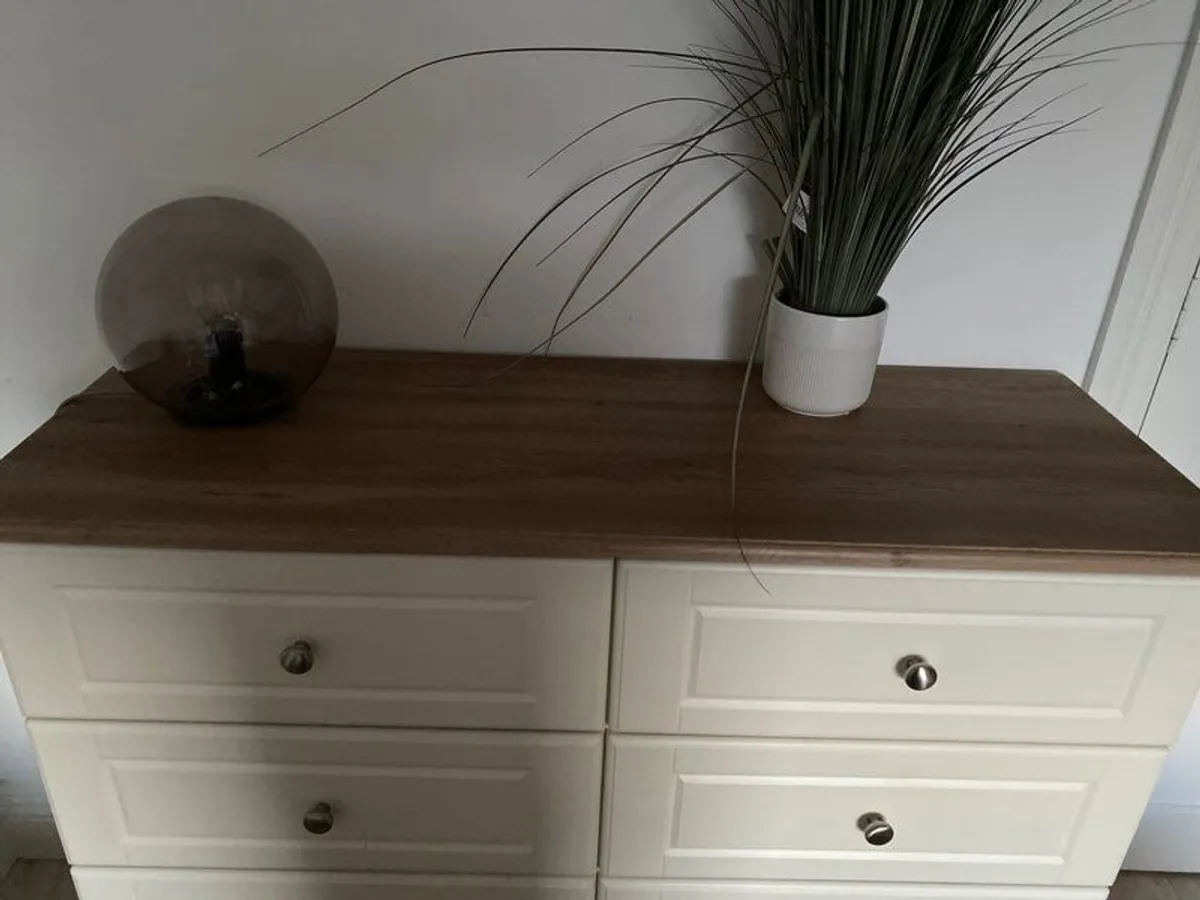 Bedroom chest of drawers - Image 3