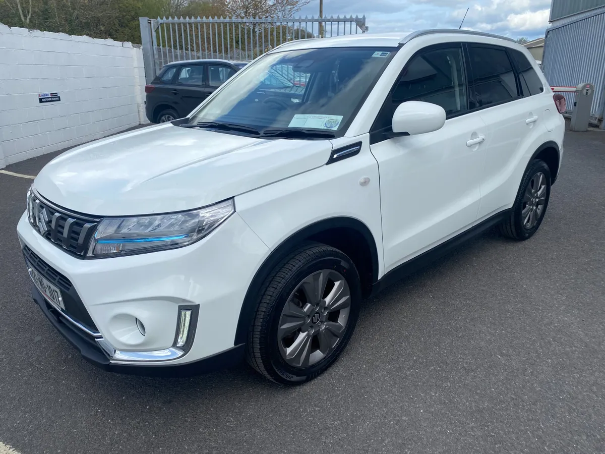 Suzuki Vitara SZT Hybrid Automatic - Image 3