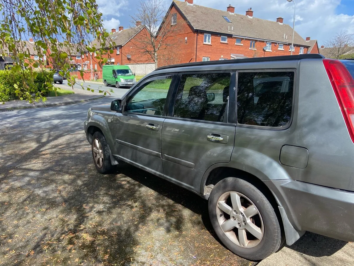 NISSAN XTRAIL  AUTOMATIC - Image 4