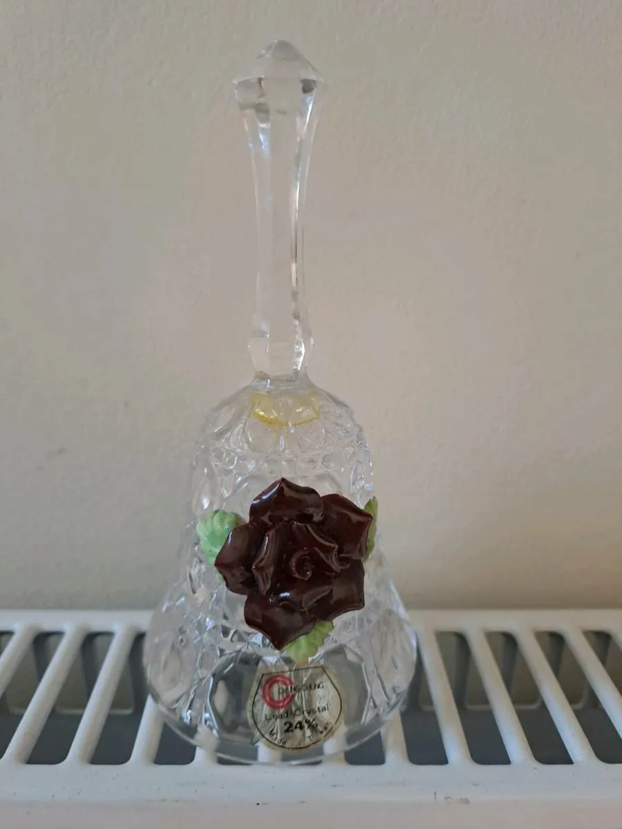 Crystal bell with red rose Chung Chung - Image 1