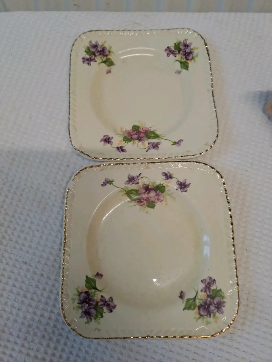2 Square Ridgway plates - Image 2