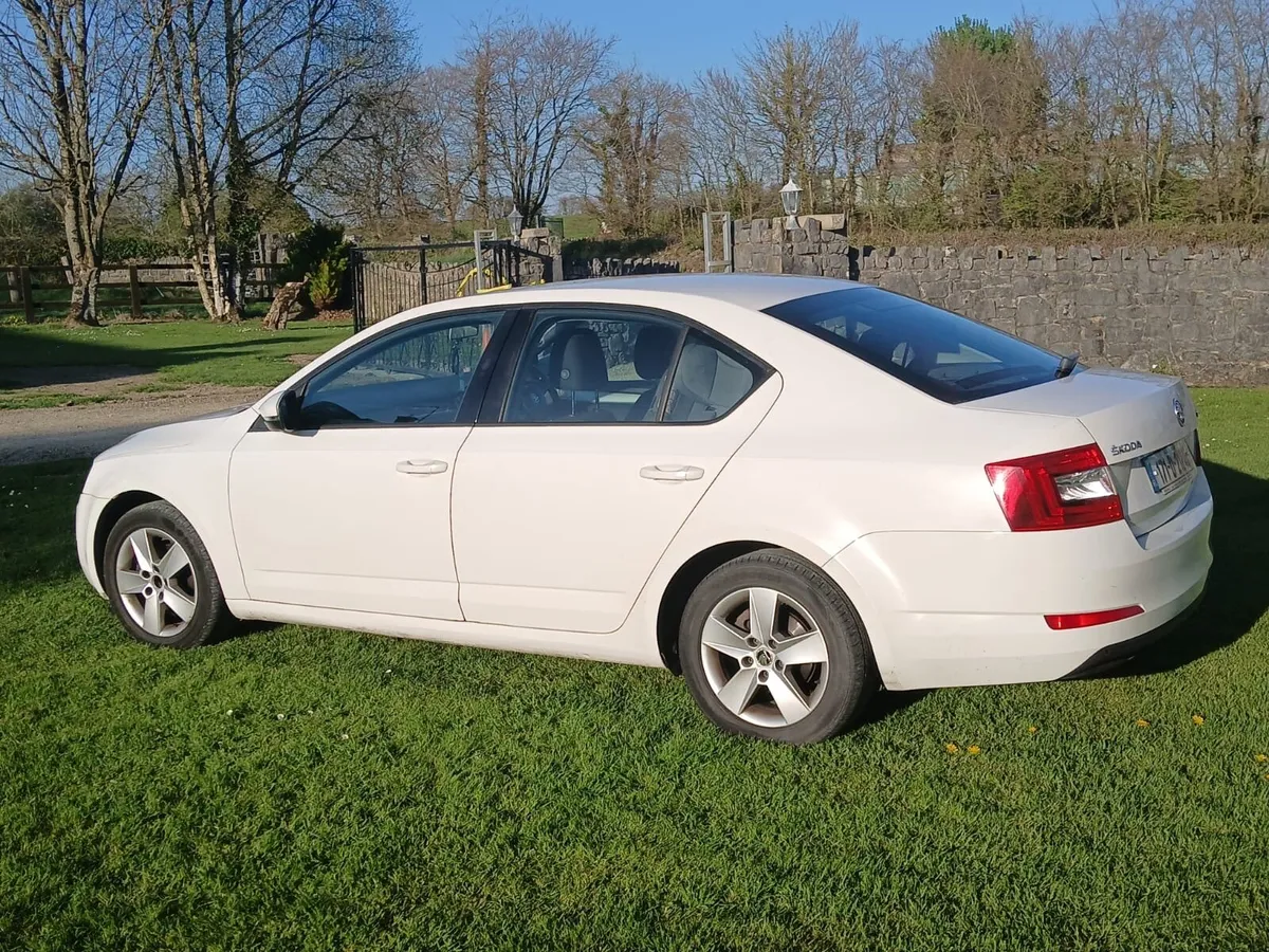 Skoda Octavia 2017 - Image 2
