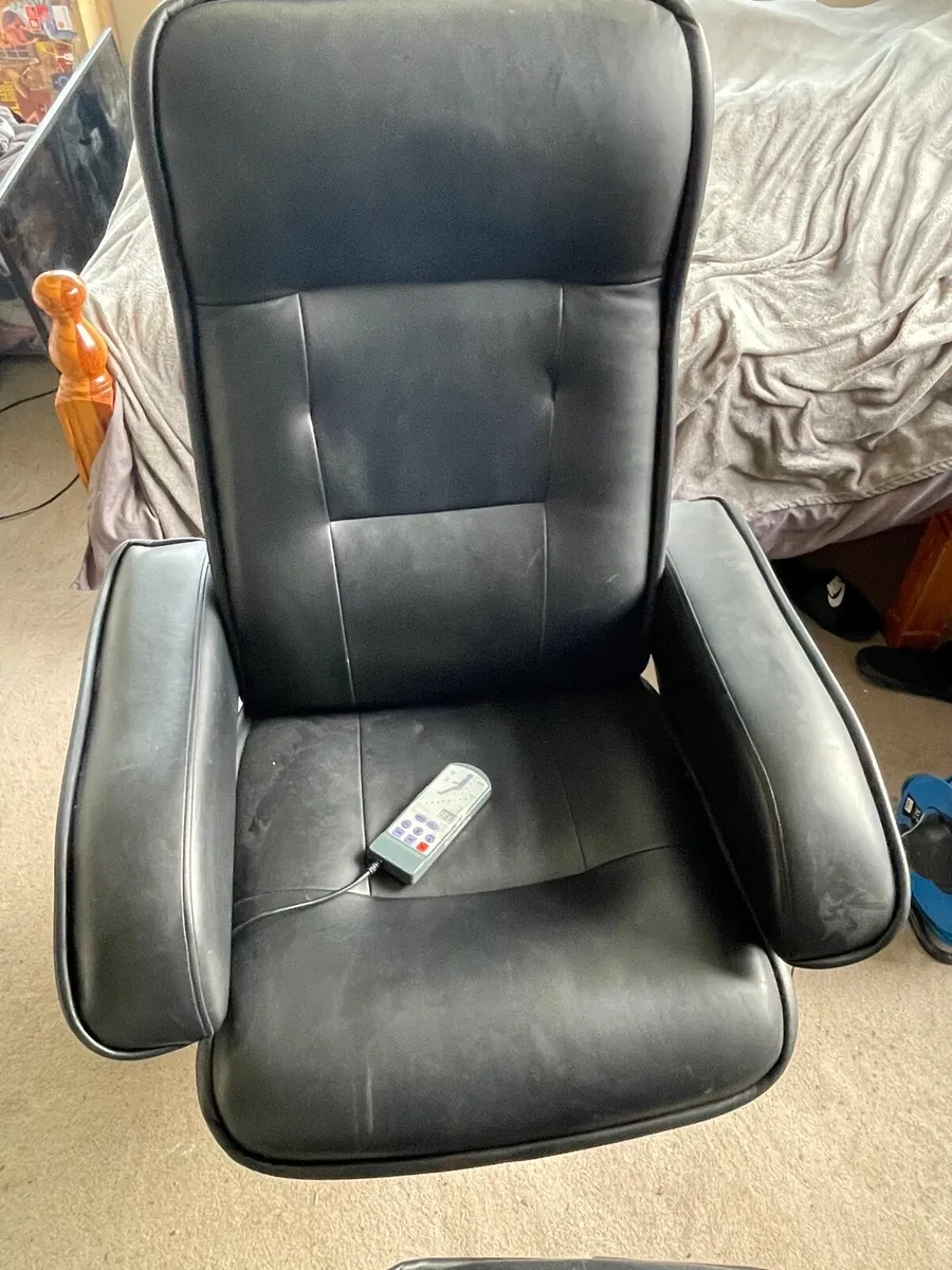 Massage chair and foot rest €60 - Image 3