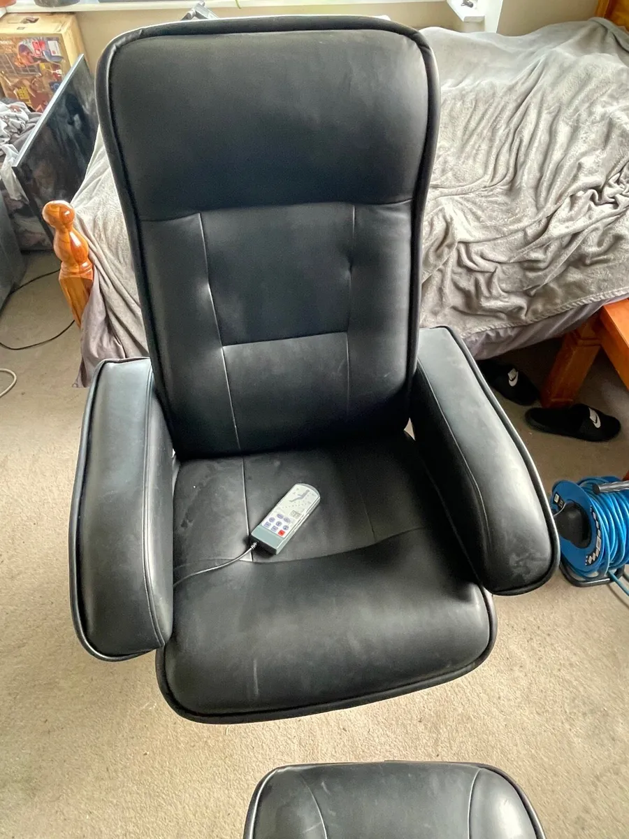 Massage chair and foot rest €60 - Image 4