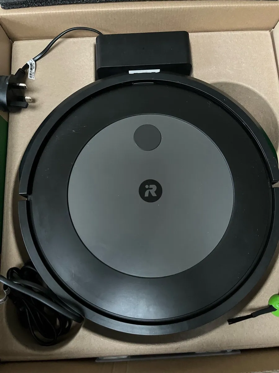 Robotic Hoover IRobot j7 vacuum - Image 3