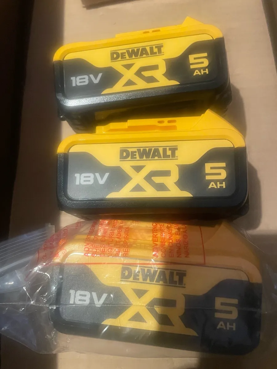 Dewalt 18v batteries new 5 ah x 3 yr 2024 - Image 1