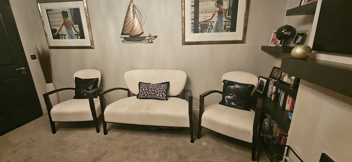 2 Seater and 2 chairs - Image 4