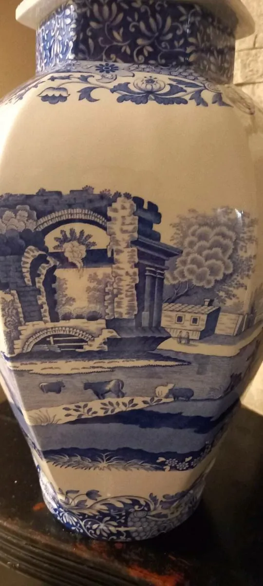 Beautiful Vintage Spode England Vase with lid - Image 3
