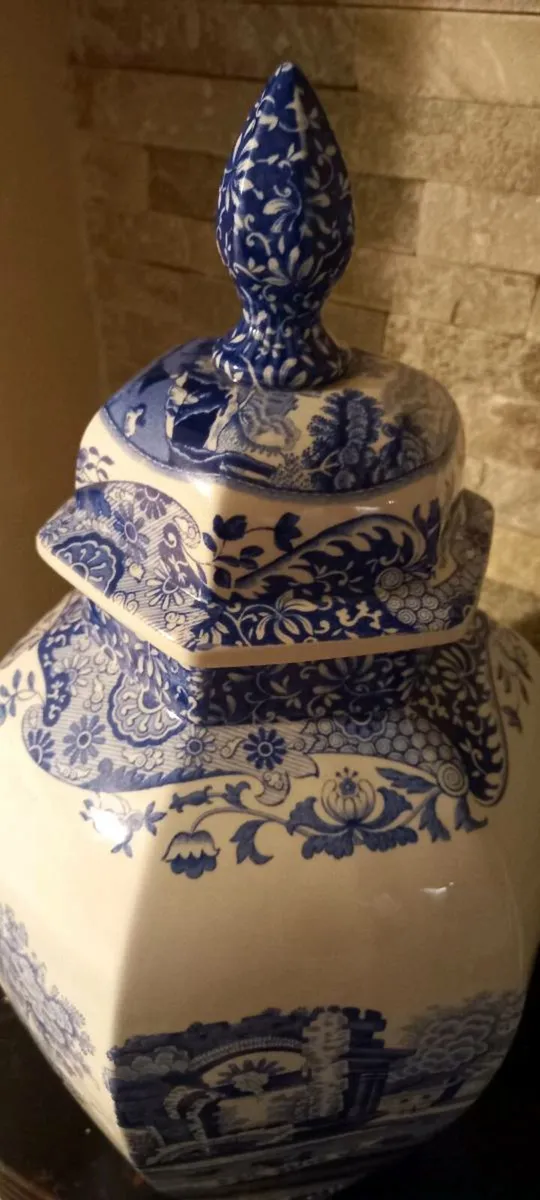 Beautiful Vintage Spode England Vase with lid - Image 4