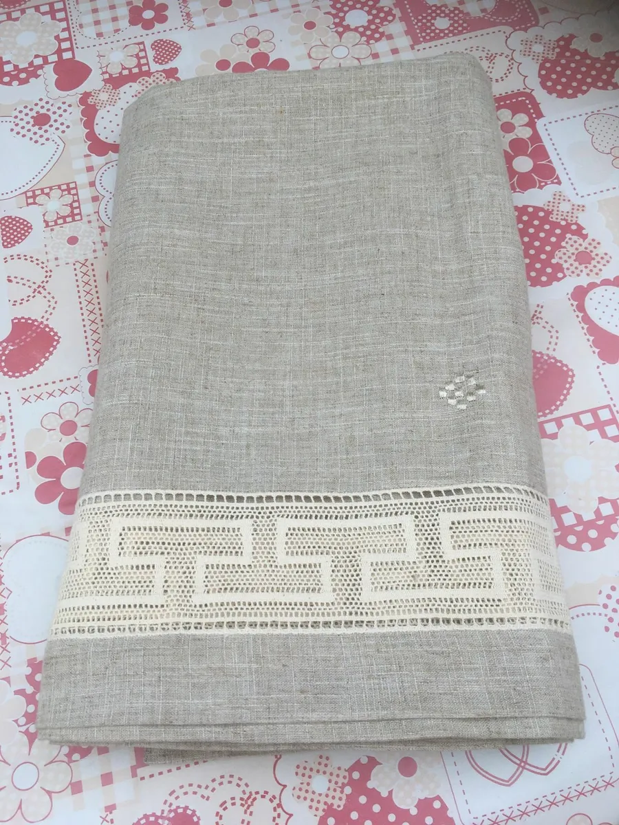 NEW Linen Table Cloth with 8 matching Place Mats - Image 4