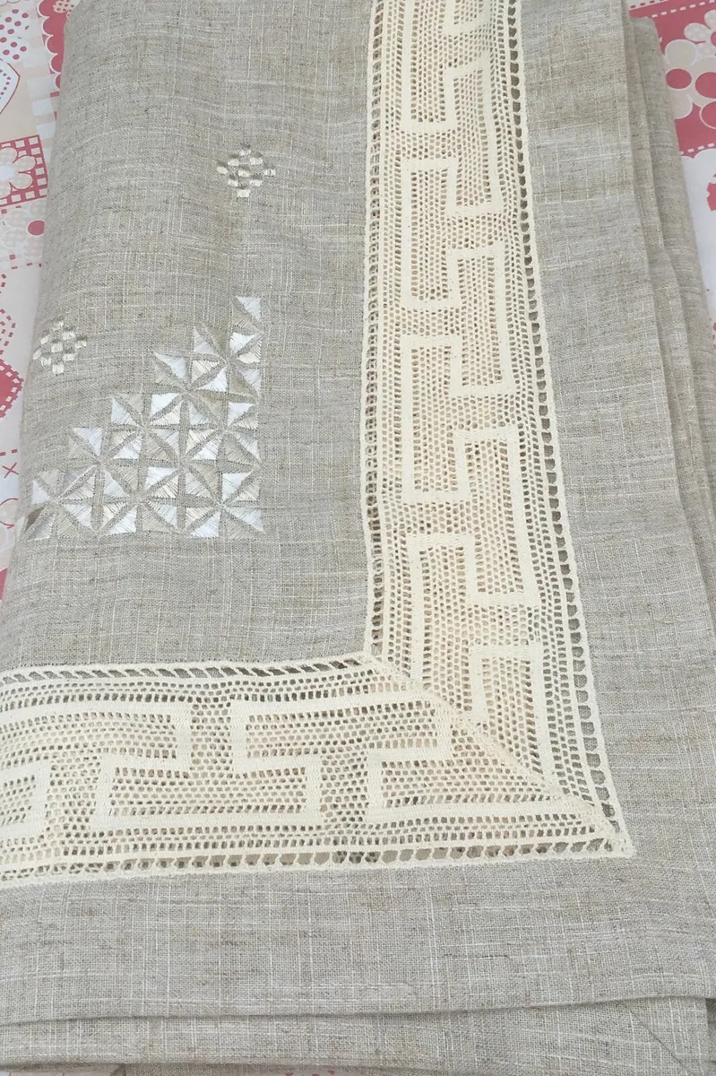 NEW Linen Table Cloth with 8 matching Place Mats - Image 3