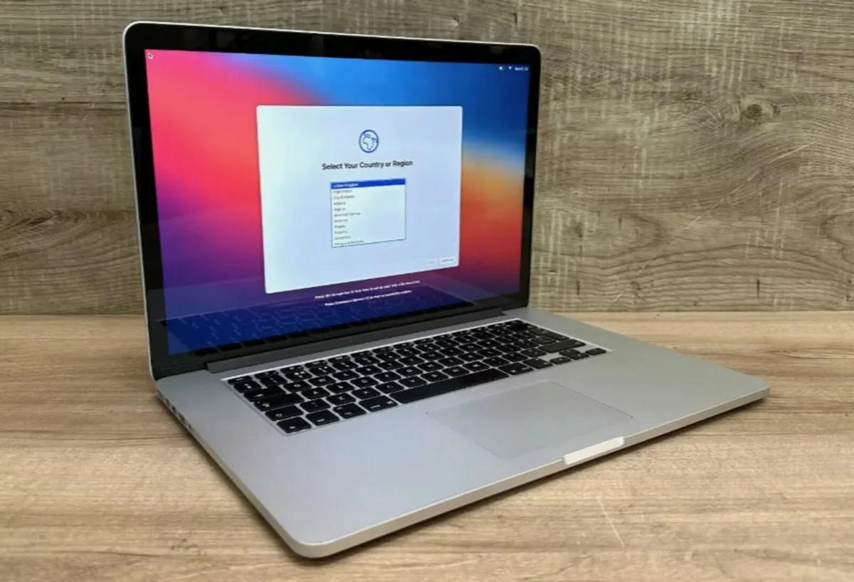 Apple MacBook Pro 15 A1398 Laptop i7 8GB 256GB SSD - Image 1