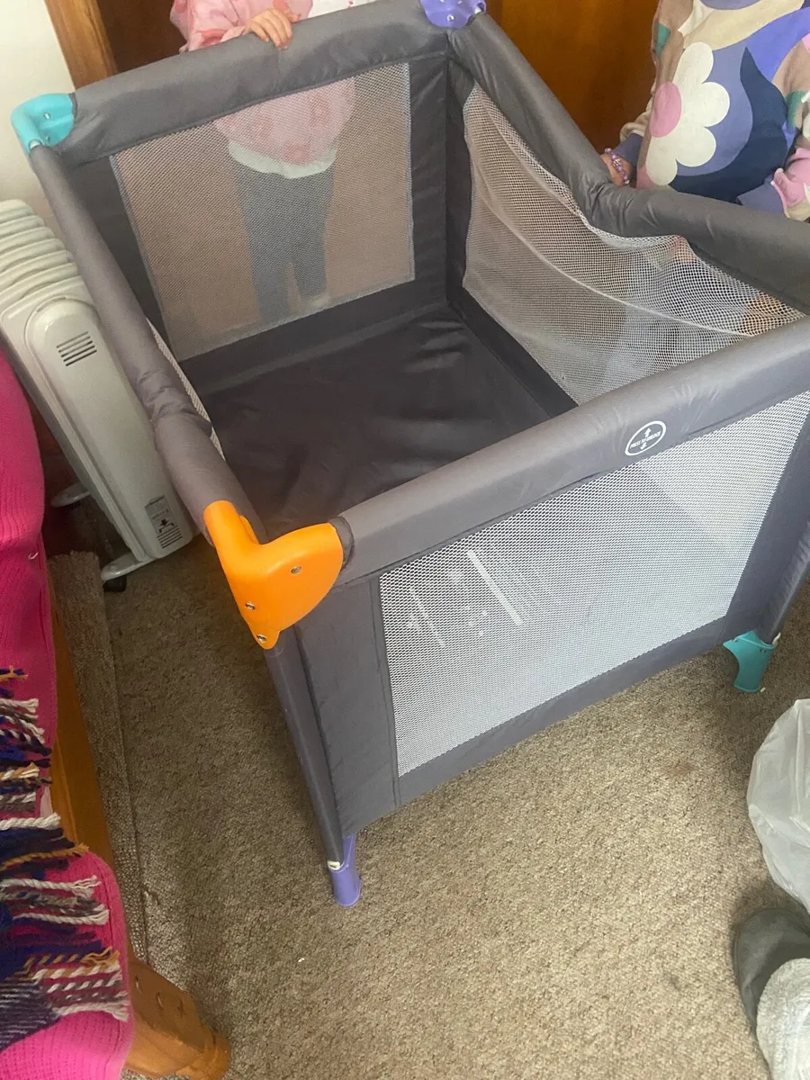 Babylo travel cot - Image 2