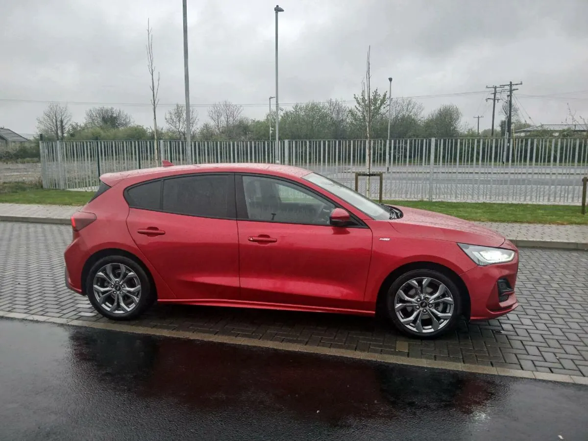 Ford focus 231/// ST line also taxed/// low kms - Image 2
