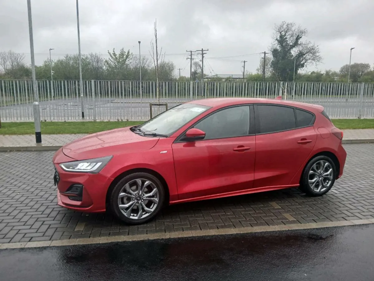 Ford focus 231/// ST line also taxed/// low kms - Image 3