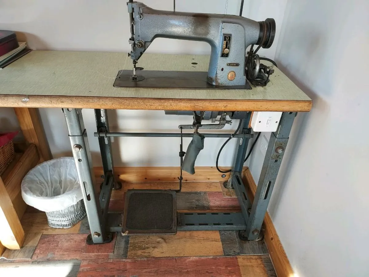 Singer  sowing  machine - Image 4