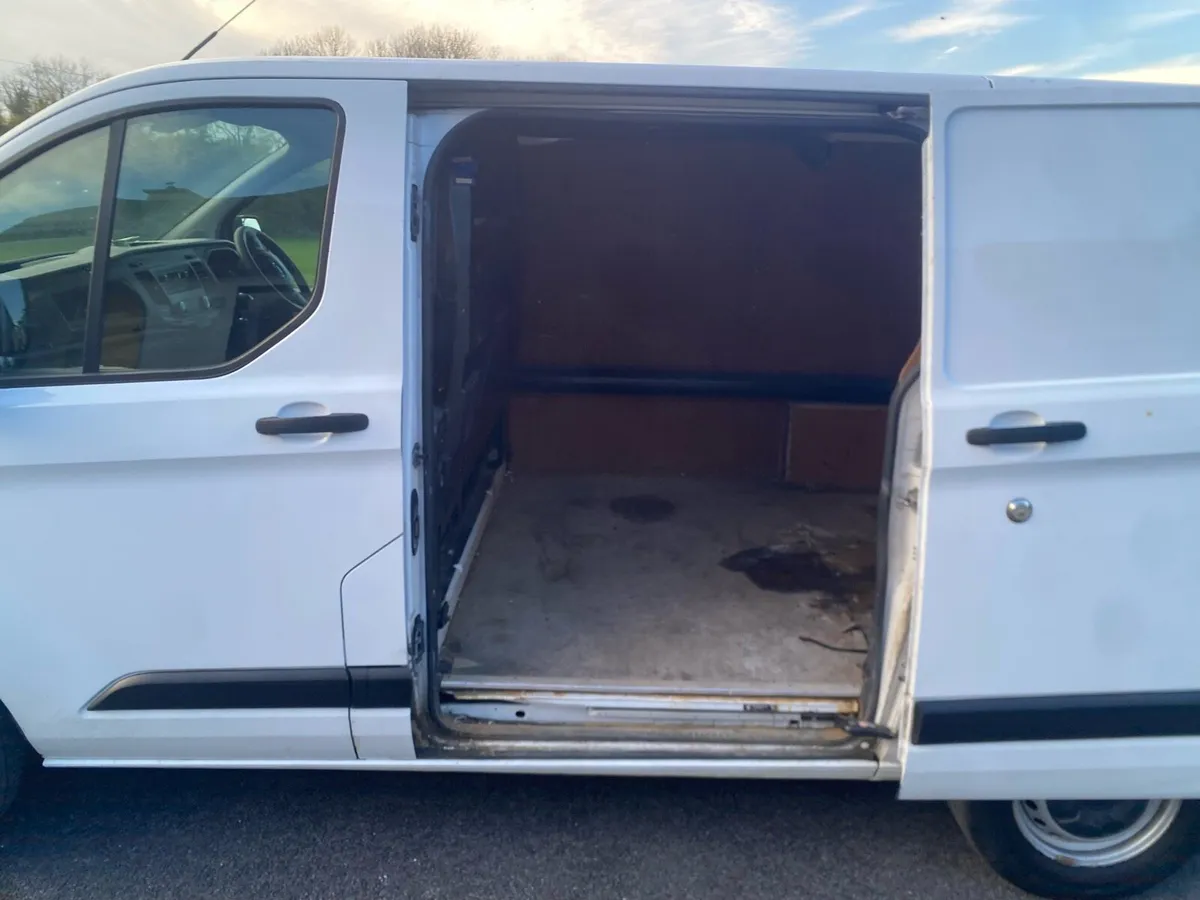 191 FORD TRANSIT CUSTOM - Image 4