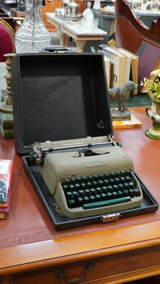 📌Vintage Remington Travel-Riter Typewriter - Image 2
