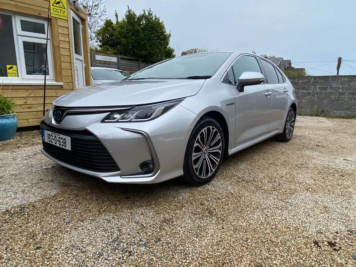 Toyota Corolla  Luna Sport * LOW KM* - Image 1