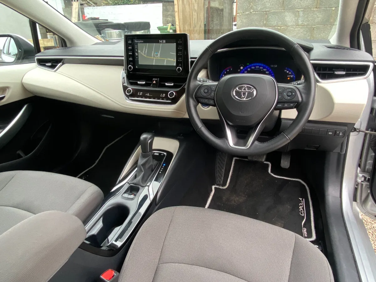 Toyota Corolla  Luna Sport * LOW KM* - Image 2