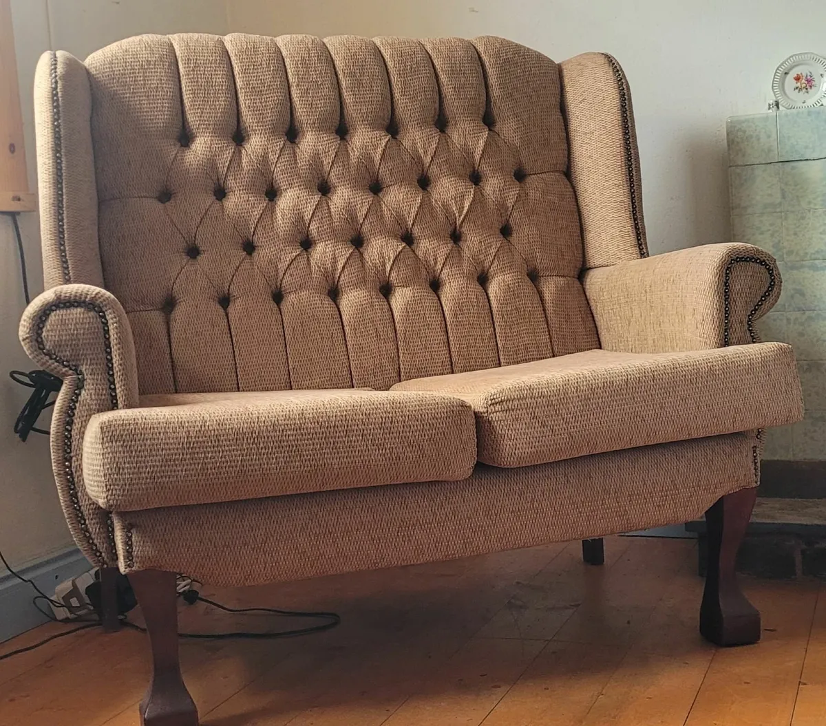 Settee - FREE - Image 1