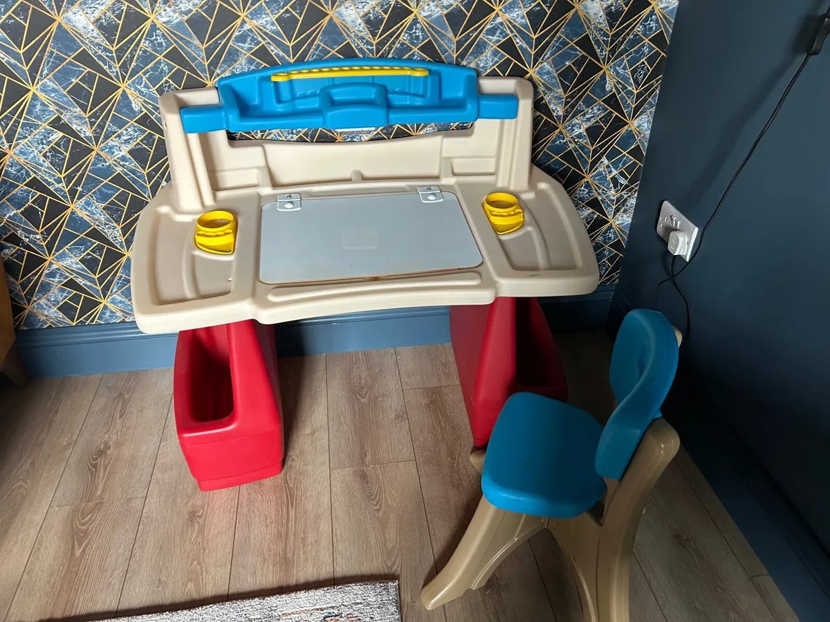 Art Activity Desk - Image 3