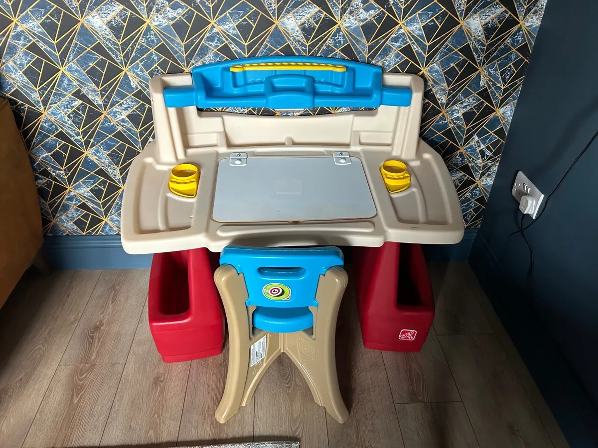 Art Activity Desk - Image 4