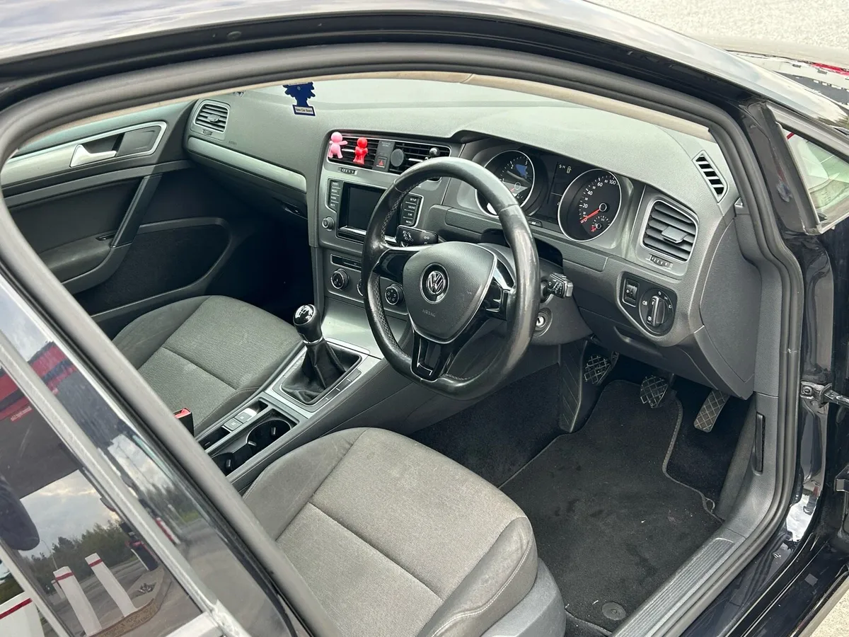 Volkswagen Golf - Image 4