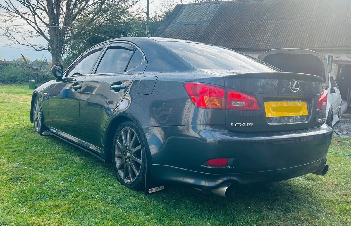 Lexus is250 - Image 4
