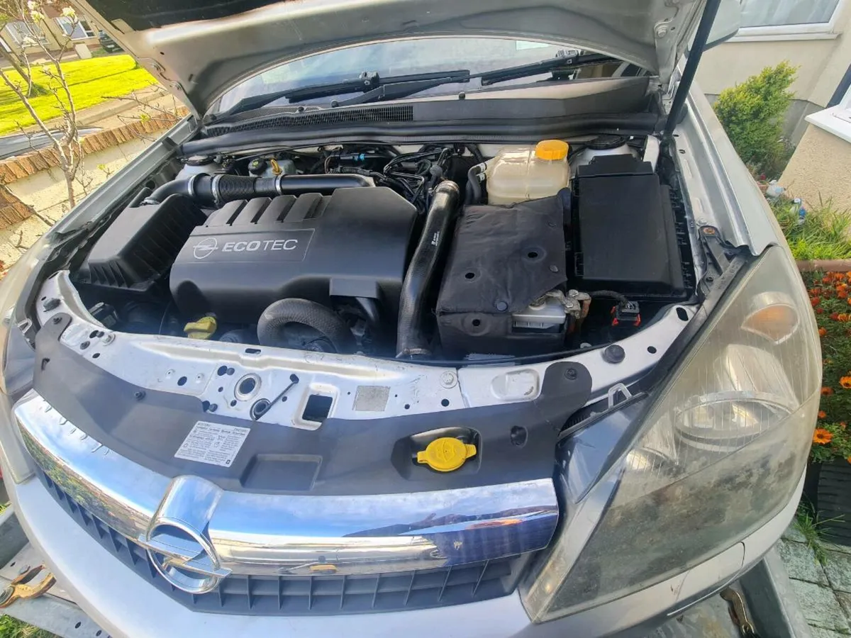 OPEL ASTRA GTC - Image 2