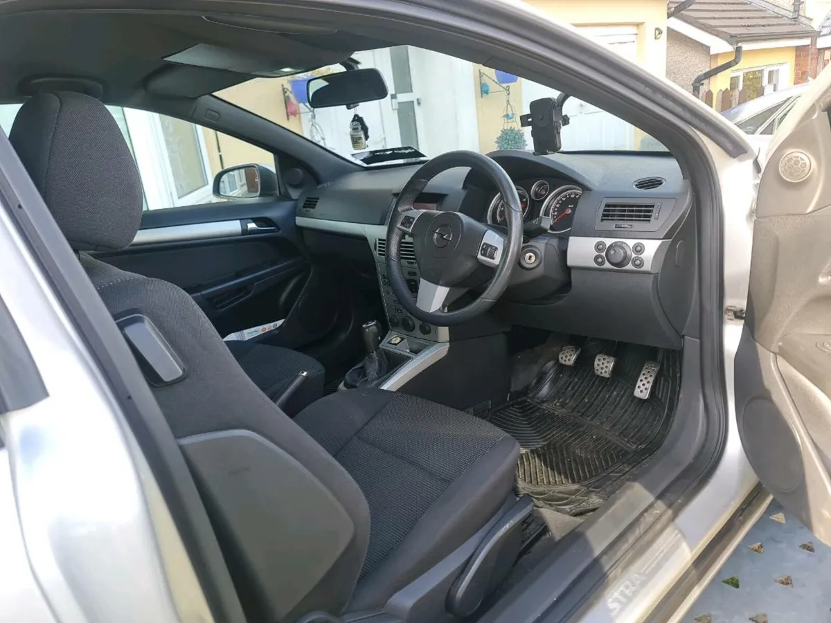 OPEL ASTRA GTC - Image 4