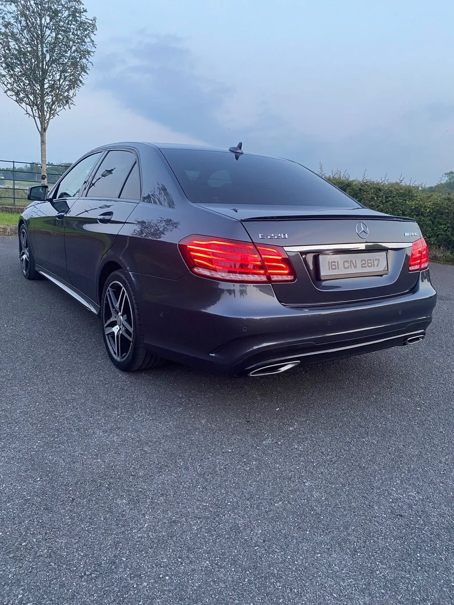 Mercedes Benz E220 AMG - Image 4
