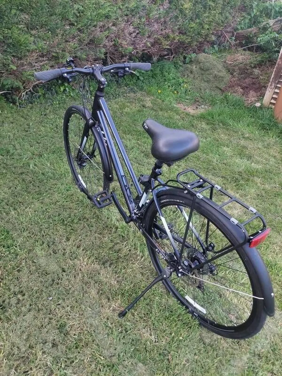 Giant Liv Allight Hybrid bike - Image 3