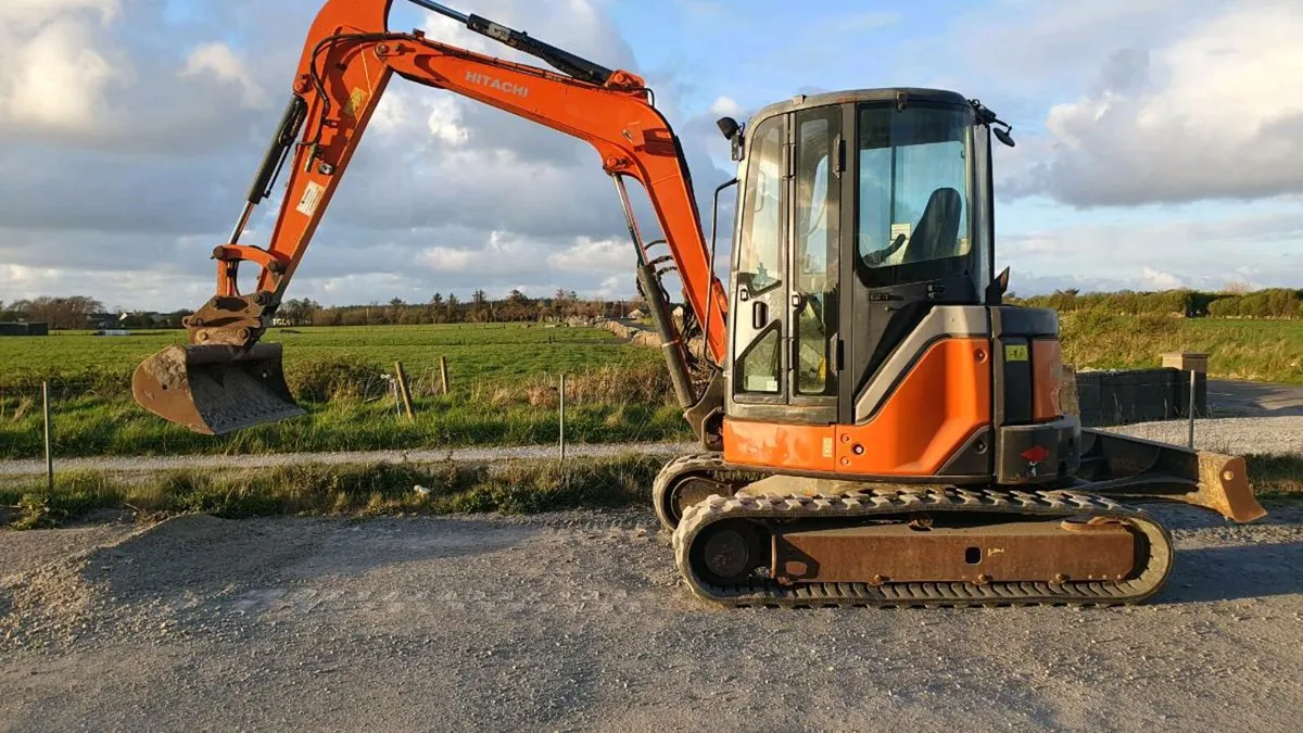 52u Hitachi - Image 3