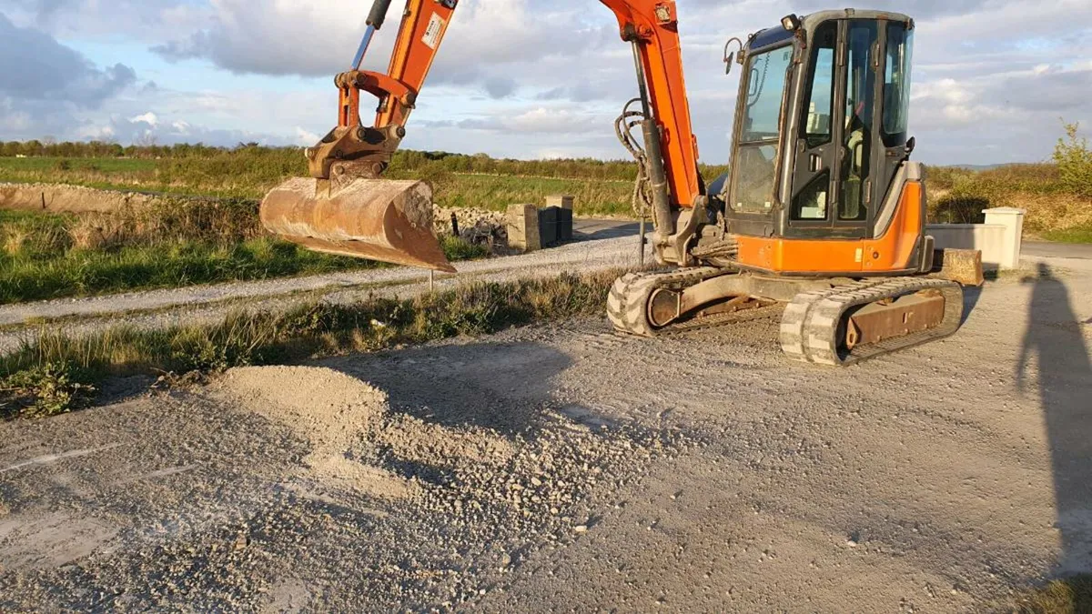 52u Hitachi - Image 2