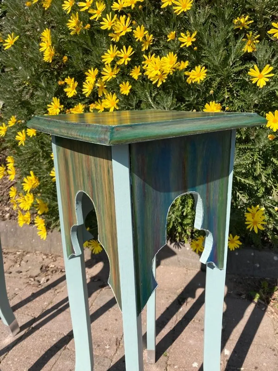 Pair of tall lamp tables - Image 3