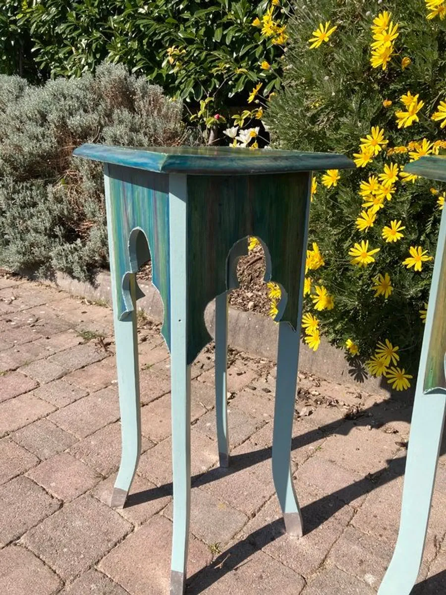 Pair of tall lamp tables - Image 4