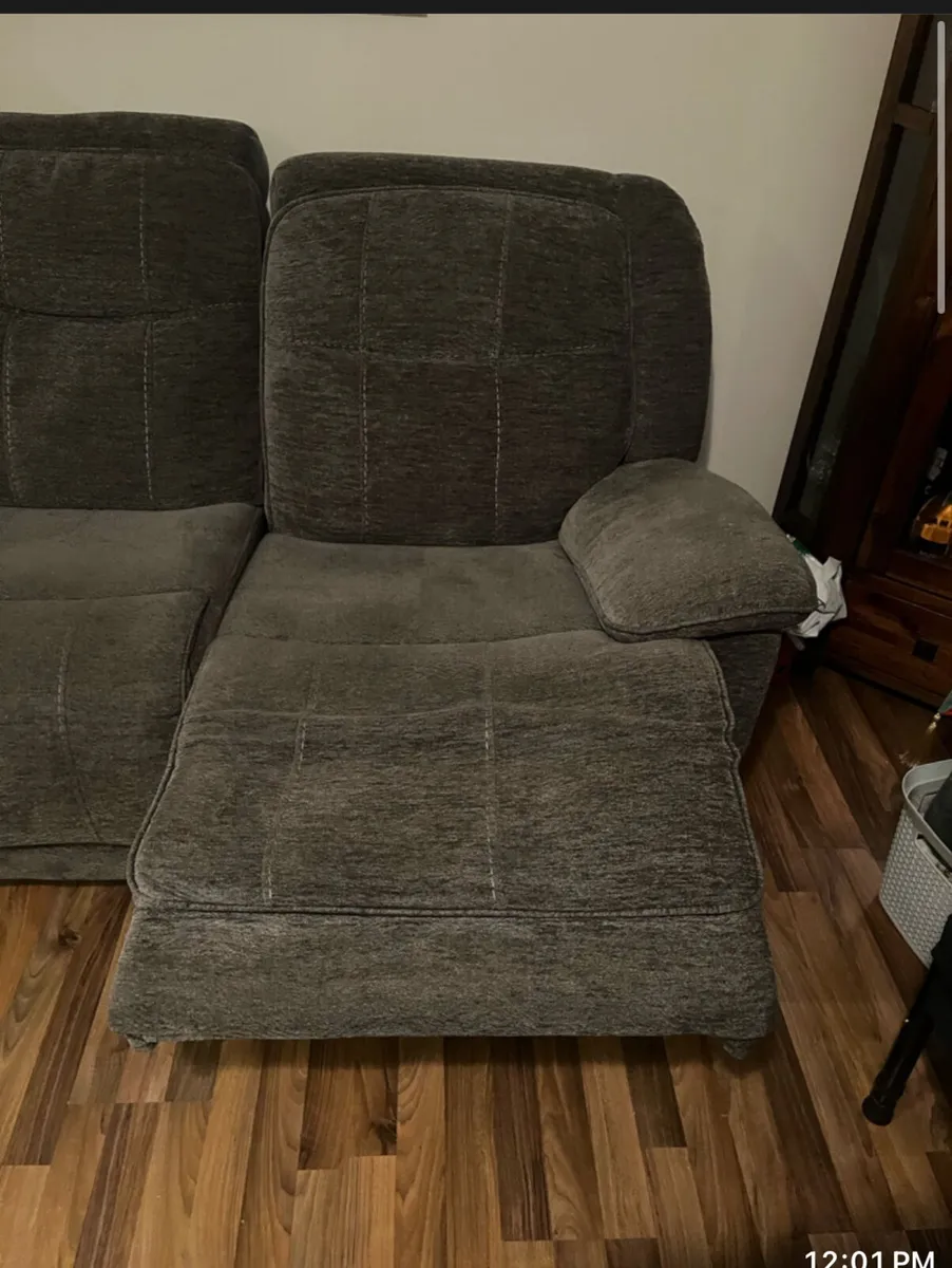 3,1,1 sofa - Image 4